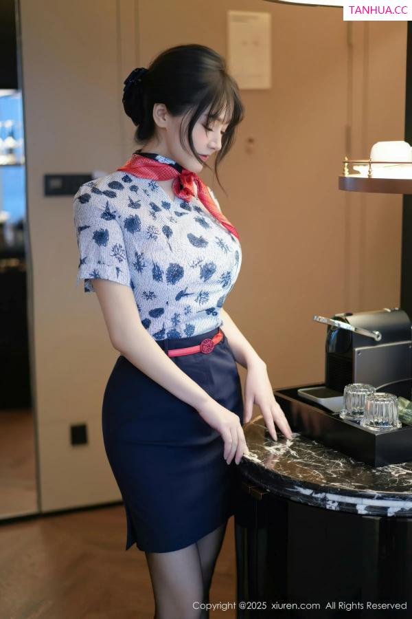   [XiuRen]高清写真图 2025.12.16 No.11115 沈南汐RuRu 空姐制服第4张图片